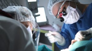 cirurgia dental - apicectomia Barcelona